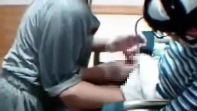 【動画】両親に頼まれ精神障害の息子に手コキしてあげる看護師の慈愛にあふれた”医療エロ”。 | 閲覧注意グロ動画・衝撃映像のソルカブ 
