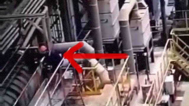 【閲覧注意】ロシアの金採掘工場で作業機械に巻き込まれていく男。 | 閲覧注意グロ動画・衝撃映像のソルカブ
