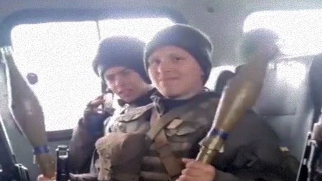 【動画】10代のウクライナ兵、遠足気分で戦場へ…。 | 閲覧注意グロ動画・衝撃映像のソルカブ