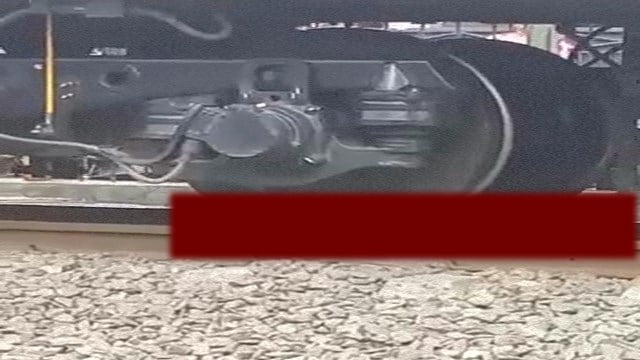 【閲覧注意】「轢いてるって！」 生首を引きずる205系電車が撮影される。 | 閲覧注意グロ動画・衝撃映像のソルカブ