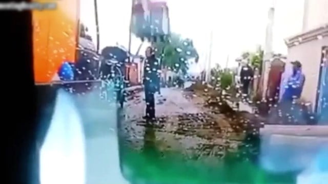 【閲覧注意】油圧ショベルで人間圧殺、ガッツリ殺します… | 閲覧注意グロ動画・衝撃映像のソルカブ