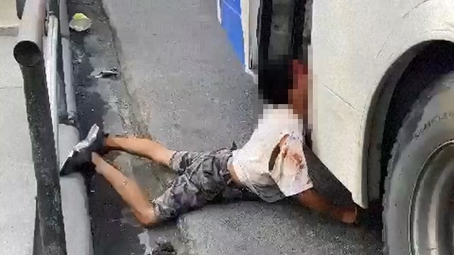 【閲覧注意】バス強盗犯、乗客の逆襲を受けた結果…。 | 閲覧注意グロ動画・衝撃映像のソルカブ