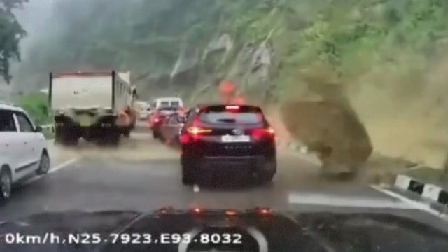 【衝撃映像】インド 地滑りの名所で落石、車押し潰され5人死傷 | 閲覧注意グロ動画・衝撃映像のソルカブ