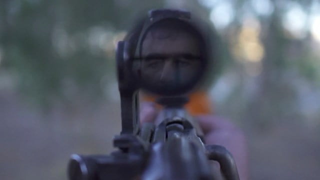 【超閲覧注意】ISの死刑執行人が捕虜を銃殺刑に処す動画、ヤバかったな…  |  閲覧注意グロ動画・衝撃映像のソルカブ