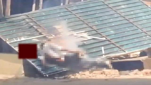 【閲覧注意】建設作業員が高圧線で首ちょんぱ。感電死からの首切断、えげつない… | 閲覧注意グロ動画・衝撃映像のソルカブ