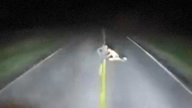【驚愕】道路の真ん中でパコるカップルがこうなる瞬間、ご覧下さい。  |  閲覧注意グロ動画・衝撃映像のソルカブ