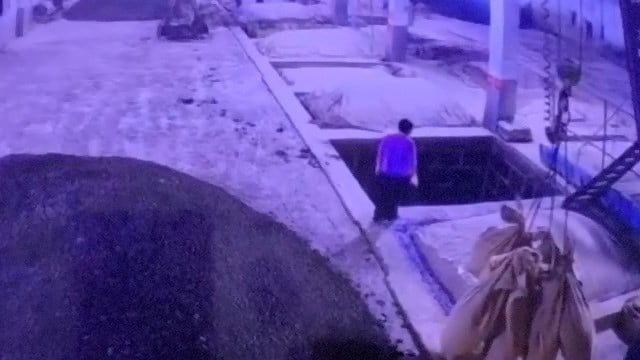 【動画】女性従業員が ”奈落の底” へ突き落される瞬間。 | 閲覧注意グロ動画・衝撃映像のソルカブ