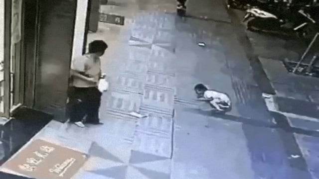 【児童虐待】中国の日常、またも晒されてしまう…。  |  閲覧注意グロ動画・衝撃映像のソルカブ