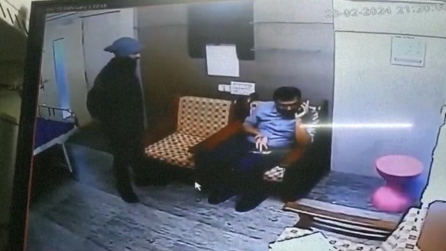 【閲覧注意】私立病院の勤務医が鎌で襲撃される恐ろしい動画、公開される。 | 閲覧注意グロ動画・衝撃映像のソルカブ