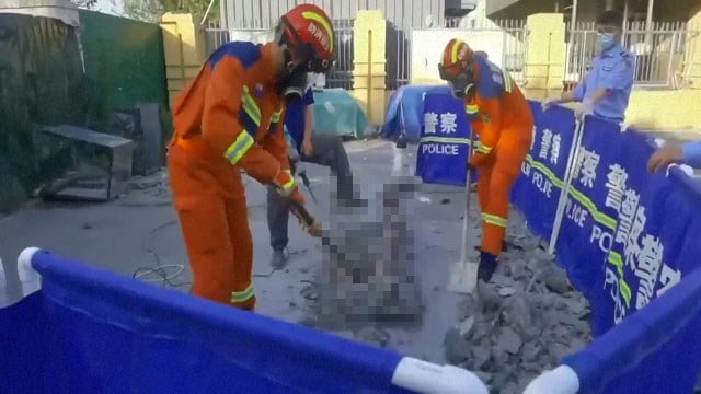 【中国】橋脚部分に「人の遺体のようなものが…」見えてるの足？  |  閲覧注意グロ動画・衝撃映像のソルカブ