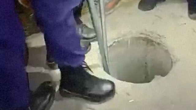 【閲覧注意】”謎穴” から引き揚げられた腐った死体。中国垢で「またかよ…」 | 閲覧注意グロ動画・衝撃映像のソルカブ