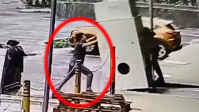 【事故】スロープを攻略できなかった作業員が大ダメージを受ける。 | 閲覧注意グロ動画・衝撃映像のソルカブ