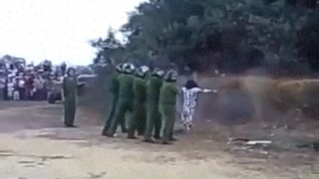 【閲覧注意】ベトナムの公開死刑映像。  |  閲覧注意グロ動画・衝撃映像のソルカブ