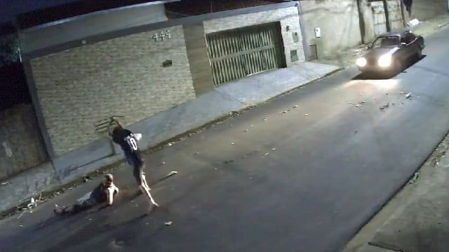 【閲覧注意】人生の先輩を一方的にボコる「絶対殺すマン」の殺人劇場（動画）  |  閲覧注意グロ動画・衝撃映像のソルカブ