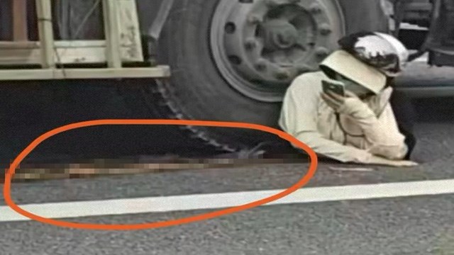 【閲覧注意】下敷きのバイク女子が骨盤全壊…路面に伸びた腸グロすぎ…  |  閲覧注意グロ動画・衝撃映像のソルカブ