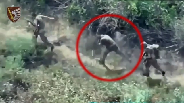 【閲覧注意】”もう歩きたくない” ロシアの新兵がウクライナで死ぬ動画が話題。  |  閲覧注意グロ動画・衝撃映像のソルカブ