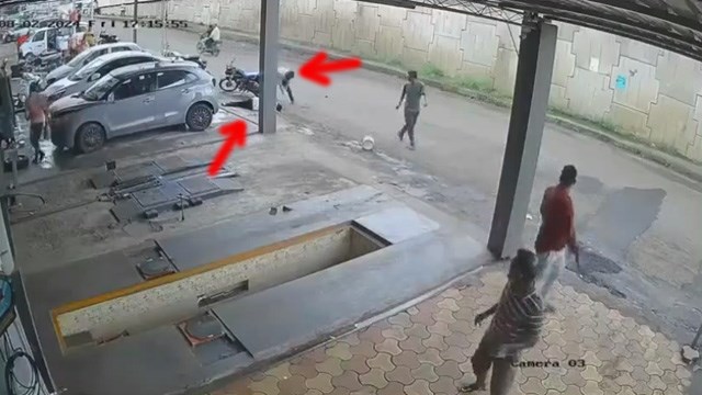 【閲覧注意】顔を見て「過去の怒りを思い出したインド人」が男性を鉄の棒で撲殺。  |  閲覧注意グロ動画・衝撃映像のソルカブ