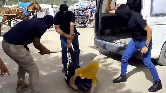 【制裁】ガザで食べ物を盗んだパレスチナ人、ハマスに足の骨をブチ折られる。 | 閲覧注意グロ動画・衝撃映像のソルカブ