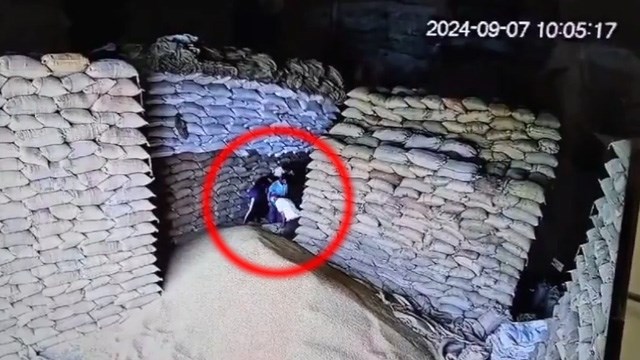 【事故】庫内作業の恐怖！小麦袋の山崩壊で作業員生き埋めに。 | 閲覧注意グロ動画・衝撃映像のソルカブ