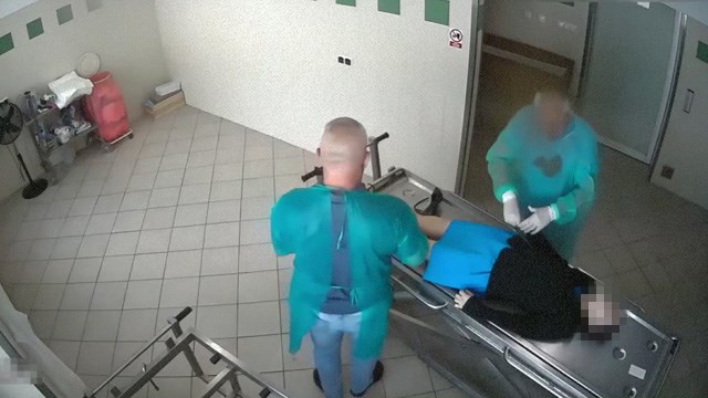 【資料】死体安置所で遺体に服を着せる「納棺の儀」作業風景。 | 閲覧注意グロ動画・衝撃映像のソルカブ