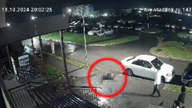 【閲覧注意】妻の裏をかき窓から帰宅しようとした酒酔い夫が転落死（動画） | 閲覧注意グロ動画・衝撃映像のソルカブ