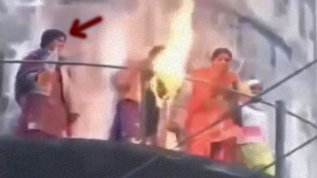 【閲覧注意】インドの女性教員がデモで火だるまに（2010年） | 閲覧注意グロ動画・衝撃映像のソルカブ