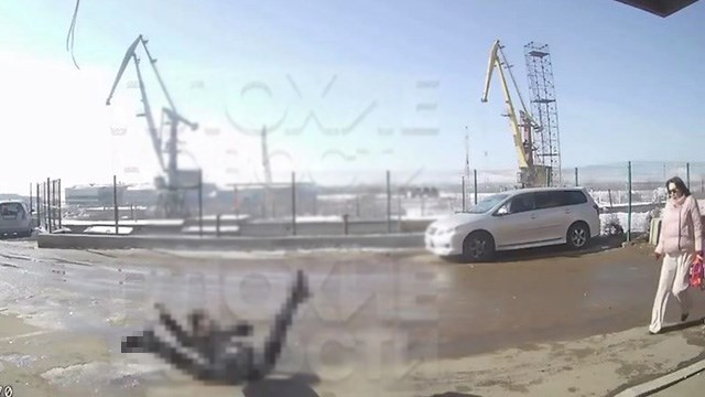 【閲覧注意】パソコンを禁止された10代少年が両親と喧嘩し飛び降り自殺（動画） | 閲覧注意グロ動画・衝撃映像のソルカブ